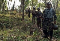 কাশ্মীরে রাত ১ টা নাগাদ শুরু হয় গুলির লড়াই