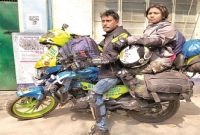 মোটর সাইকেলেই সংসার পেতেছেন এই দম্পতি, পাড়ি দেবেন ১৩‌ দেশ!