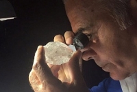 পুরুষাঙ্গ বড় করতে গিয়ে জীবন গেল হীরা ব্যবসায়ীর