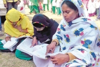 মা, মেয়ে ও নাতনি একই সঙ্গে দিচ্ছে এসএসসি পরীক্ষা