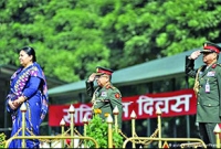 প্রেসিডেন্টের জন্য রাস্তা আটকানো মানলেন না নেপালিরা