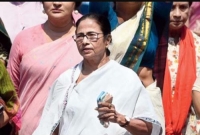 ভারতে নতুন সরকার আসলে কাশ্মীরে শান্তি ফিরবে : মমতা ব্যানার্জী