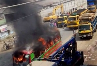 হঠাৎ বিয়ের চলন্ত বাসে আগুন