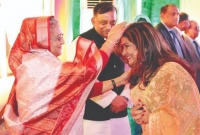 ভারতে ফিরে শেখ হাসিনার সান্নিধ্যে আপ্লুত হয়ে যা বললেন প্রখ্যাত সঙ্গীতশিল্পী