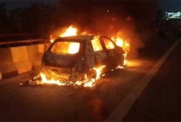 ফ্লাইওভারে চলন্ত গাড়িতে আগুন, দুই মেয়েসহ মায়ের মৃত্যু