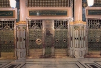 যে কারণে ৭০০ বছরেও খোলা হয়নি নবীজির রওজার মূল দরজা