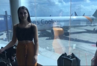 শরীর ঢাকো নইলে নেমে যাও, বিমানের মধ্য হুমকি যুবতীকে!