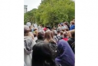 নীরবে দাঁড়িয়ে সুমধুর আজান শুনলেন নিউজিল্যান্ডের শিক্ষার্থীরা!