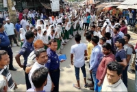 ছাত্রীর সঙ্গে আপত্তিকর অবস্থায়য় ধরা পড়ে শিক্ষক বললেন সে আমার দ্বিতীয় স্ত্রী