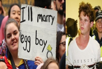 সেই ‘ডিম বালক’কে বিয়ের প্রস্তাব নিয়ে রাস্তায় তরুণীরা!