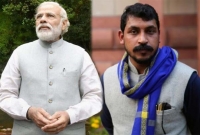 নরেন্দ্র মোদিকে চেলেঞ্জের মুখে ফেলে তার বিরুদ্ধে ভোটে দাঁড়াচ্ছের এই যুবক