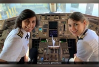 একই বিমানের পাইলট মা ও মেয়ে; বিস্মিত বিশ্ব