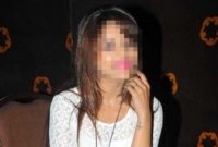 চুলের খোঁপার আড়ালে মাদক, বিমানবন্দরে আটক কলকাতার অভিনেত্রী