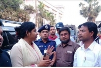 কাপাসিয়ায় সাধারণ ভোটারদের নির্ভয়ে ভোট কেন্দ্রে যাবার  আহ্বান জানালেন পুলিশ সুপার শামসুন্নাহার কাপাসিয়ায় সাধারণ ভোটারদের নির্ভয়ে ভোট কেন্দ্রে যাবার  আহ্বান জানালেন পুলিশ সুপার শামসুন্নাহার