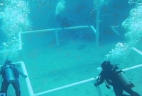 ডুবুরিরা নির্মাণ করেছেন সমুদ্রের তলদেশে একটি মসজিদ!