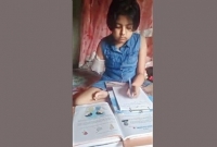 ডান হাত হারিয়ে বাঁ হাতেই ঘুরে দাঁড়াচ্ছে একরত্তি!