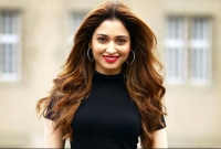 তামান্না ভাটিয়া : চুম্বন একজনকে, ডেট অন্য জনের সঙ্গে!