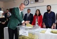 নির্বাচনে ভোট দিলেন তুমুল জনপ্রিয় প্রেসিডেন্ট এরদোগান