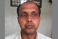  ছাত্রীর বাড়িতে রাত্রী যাপনকালে গ্রামবাসীর হাতে শিক্ষক আটক