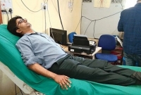 অন্তঃসত্ত্বাকে রক্ত দিয়ে বাঁচালেন হাসপাতালের সহকারী সুপার 