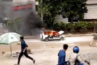 রাজধানীতে হঠাৎ চলন্ত গাড়িতে আগুন! 