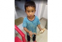 নিজের সাইকেলের ধাক্কায় আহত প্রতিবেশীর মুরগিকে নিয়ে হাসপাতালে শিশু!