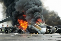 বিমানের ক্যাপ্টেন অপর পাইলটকে উদ্দেশ্য করে 'উপরে তোল, উপরে তোল' বলে চিৎকার