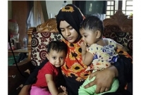 অগ্নিকান্ডে স্বামী হারানো দুই নিষ্পাপ বাচ্চার মায়ের করুন আকুতি!