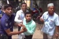 পাসপোর্ট অফিসে থাকা দালালকে দৌড়ে ধরল দুদক