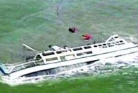 আকস্মিক ঝড়ের কবলে পড়ে মোংলাবন্দরে লঞ্চডুবি