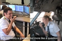 বিমানের কন্ট্রোলার রুম থেকে পাইলটকে অন্যরকম বিয়ের প্রস্তাব!