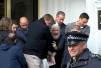 যেভাবে গ্রেফতার করা হলো উইকিলিকসের প্রতিষ্ঠাতা অ্যাসাঞ্জকে