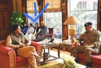 ইমরান খানের সাক্ষাৎ পেতে লাইনে বসে অপেক্ষায় মমতা-রাহুল, ভাইরাল ছবি!