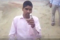 ভুল করে বিজেপিকে ভোট করায় নিজের আঙুলই কেটে ফেললেন পবন!