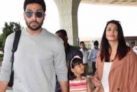 মেয়ে আরাধ্যাকে নিয়ে মুম্বাই ছাড়লেন অভিষেক-ঐশ্বরিয়া