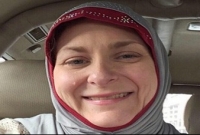 ট্রাম্পের ঘৃণাত্মক বক্তৃতার পর ইসলাম ধর্ম গ্রহণ করেন মার্কিন মনোবিজ্ঞানী লিসা!