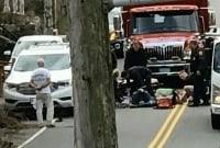 সাবেক প্রেমিকাকে নিয়ে ট্রাকের সামনে ঝাঁপ দিল প্রেমিক, অতঃপর...