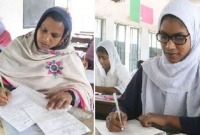 লেখাপড়ার অদম্য ইচ্ছে নিয়ে মা-মেয়ে একসাথে এইচএসসি পরীক্ষা দিচ্ছেন