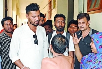 এলাকাবাসী দেখল, মাঠের মাশরাফির সেই রুদ্র মূর্তি এলাকাবাসী দেখল, মাঠের মাশরাফির সেই রুদ্র মূর্তি