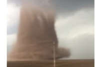 মাটিতে আছড়ে পড়ছে টর্নেডো! ভিডিয়ো ভাইরাল