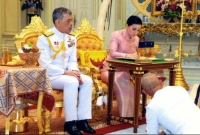 প্রেমের কাছে হার মানলো রাজপ্রথা, দেহরক্ষীকে বিয়ে থাই রাজার