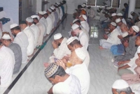 ফণী থেকে রক্ষা পেতে খুলনার মসজিদে মসজিদে মুসল্লিদের দোয়া