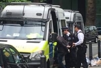 যুবদল নেতাকে গ্রেপ্তার করছে লন্ডনের পুলিশ