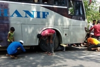 এসএসসি পাসের মিষ্টি কিনতে গিয়ে বাসচাপায় শিক্ষার্থীর মর্মান্তিক নিহত এসএসসি পাসের মিষ্টি কিনতে গিয়ে বাসচাপায় শিক্ষার্থীর মর্মান্তিক নিহত