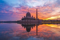 ফুলের মতোই সুন্দর মালয়েশিয়ার পুত্রা মসজিদ