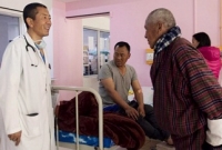 সাপ্তাহিক ছুটির দিনে রুগী দেখেন ভূটানের প্রধানমন্ত্রী