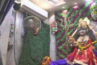 ‘গরমে কষ্ট পাচ্ছেন দেবতারা’, তাই মন্দিরে এসি-ফ্যানের ব্যাবস্থা