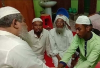 বাবুনগরীর হাত ধরে ইসলাম ধর্ম গ্রহণ করলেন ২১ বছরের যুবক