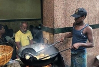২৯ বছর ধরে যে দোকানের খাবারের দাম এক পয়সাও বাড়েনি!