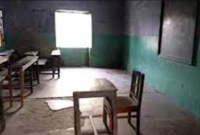 ক্লাসরুমে প্রধান শিক্ষক ও শিক্ষিকাকে অসামাজিক কার্যকলাপে লিপ্ত অবস্থায় দেখে ক্ষুব্ধ এলাকাবাসী  ক্লাসরুমে প্রধান শিক্ষক ও শিক্ষিকাকে অসামাজিক কার্যকলাপে লিপ্ত অবস্থায় দেখে ক্ষুব্ধ এলাকাবাসী